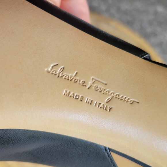 Salvatore Ferragamo Black Heels 9.5 B with Modern Elegance LIKE NEW Classc - Picture 4 of 11